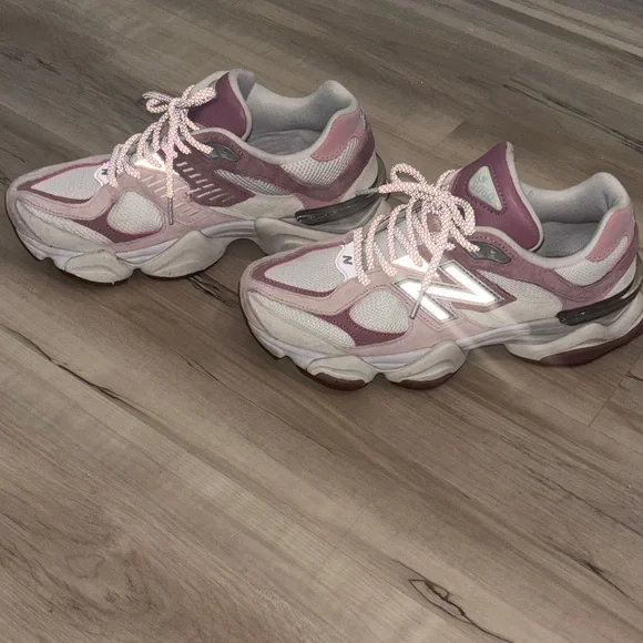 New Balance 9060 size 8.5 women’s sneakers TEMPORARILY UNAVAILABLE-read details - Picture 4 of 13